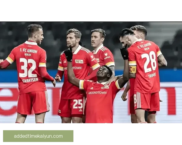 德甲法兰克福球迷表现热情，球队主场氛围令人瞩目