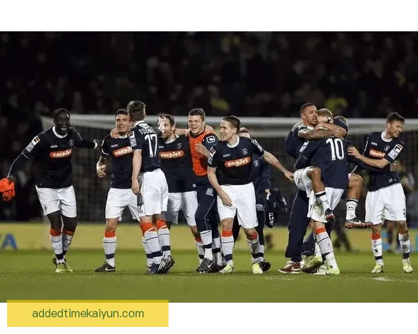 英超联赛中卢顿与热刺的对决展现了双方强劲的竞争力